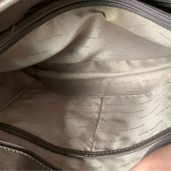 Michael Kors Jet Set Medium Purse Tote - Picture 6 of 9